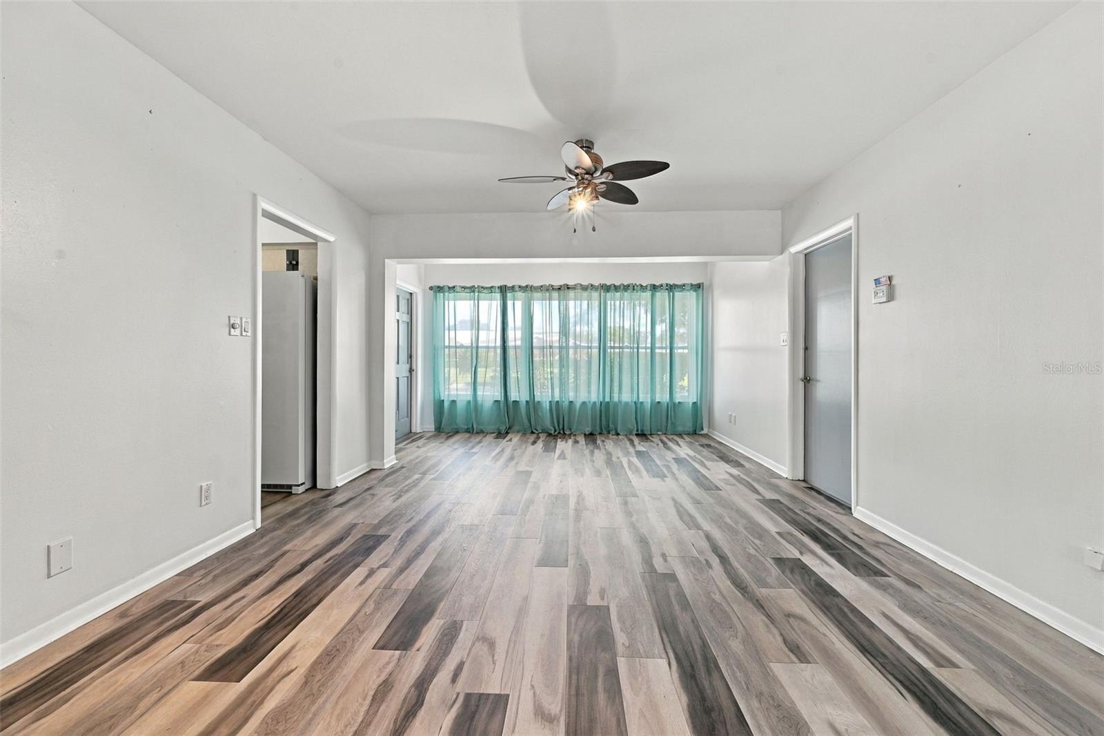 Spacious Living Room & Dining Room Area
