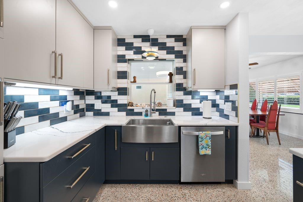 Quartz Countertops - Stainless Steel Farmhouse Sink