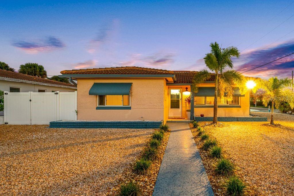 Pasadena Shores in South Pasadena - where Sunsets are Gorgeous!