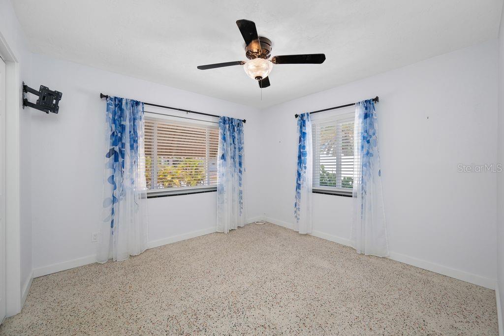 Guest Bedroom - Great Natural Light