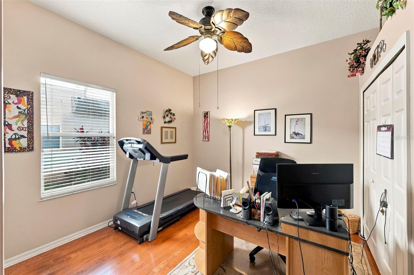 Flex room/ OFFICE or Addtional Bedroom - has two closets