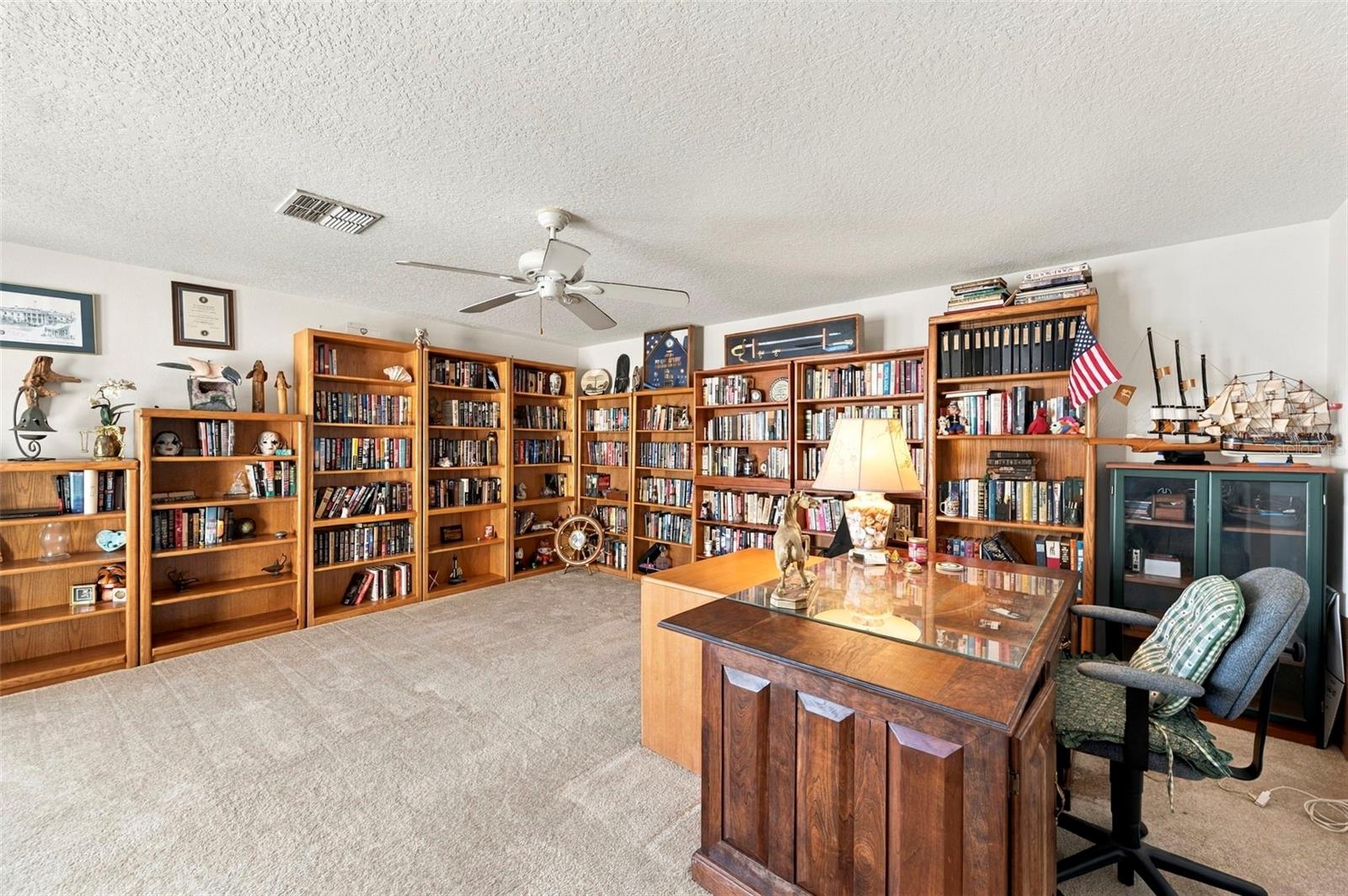 Huge Loft (Bedroom) large walk in closet