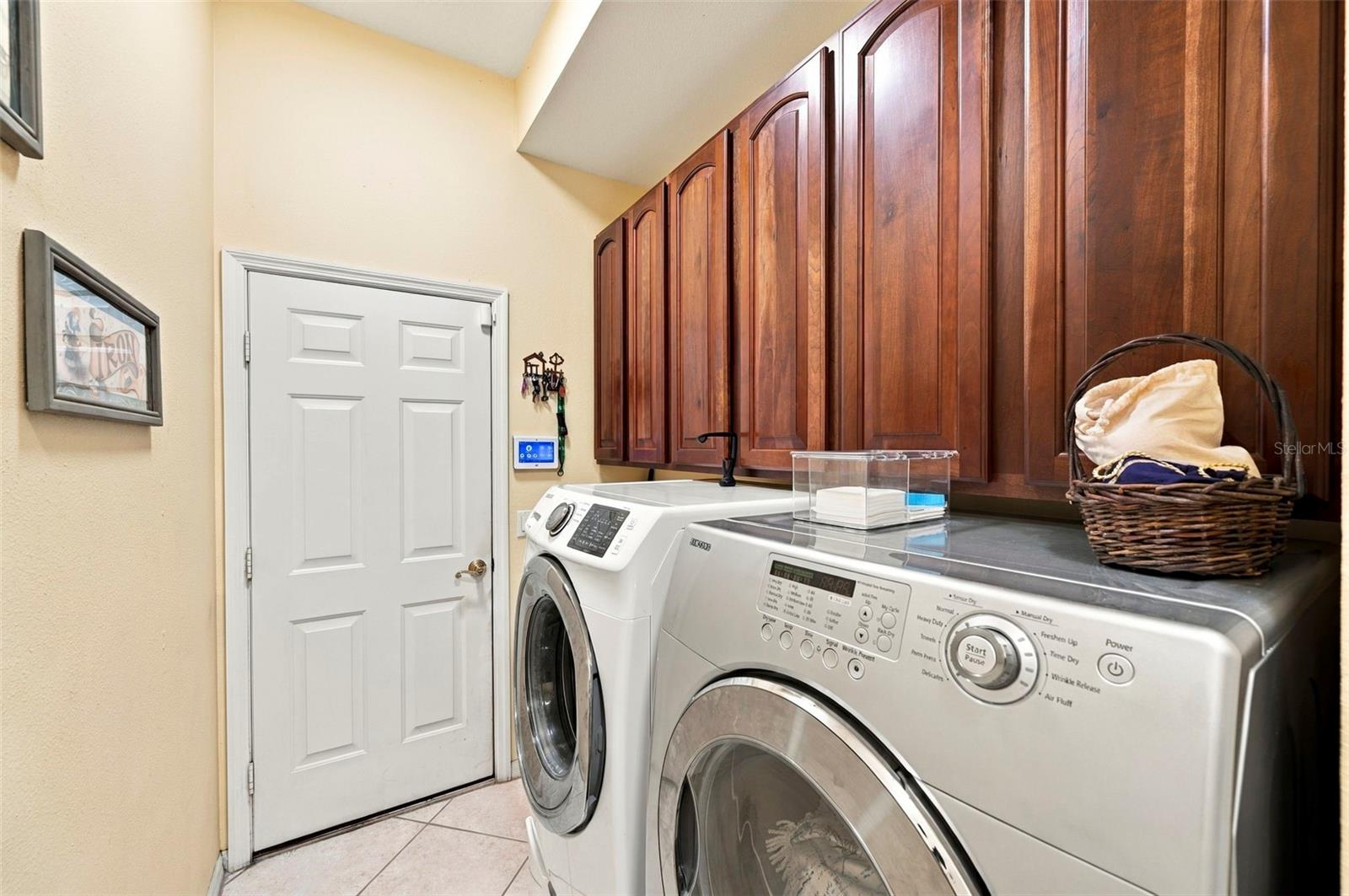 Laundry room with Plenty of cabinet spaces