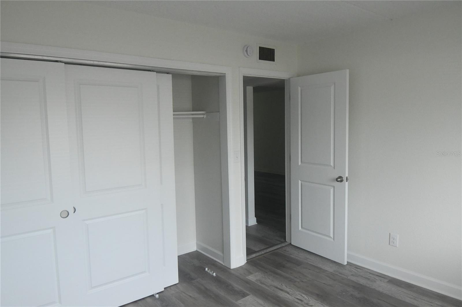 closet in bedroom2