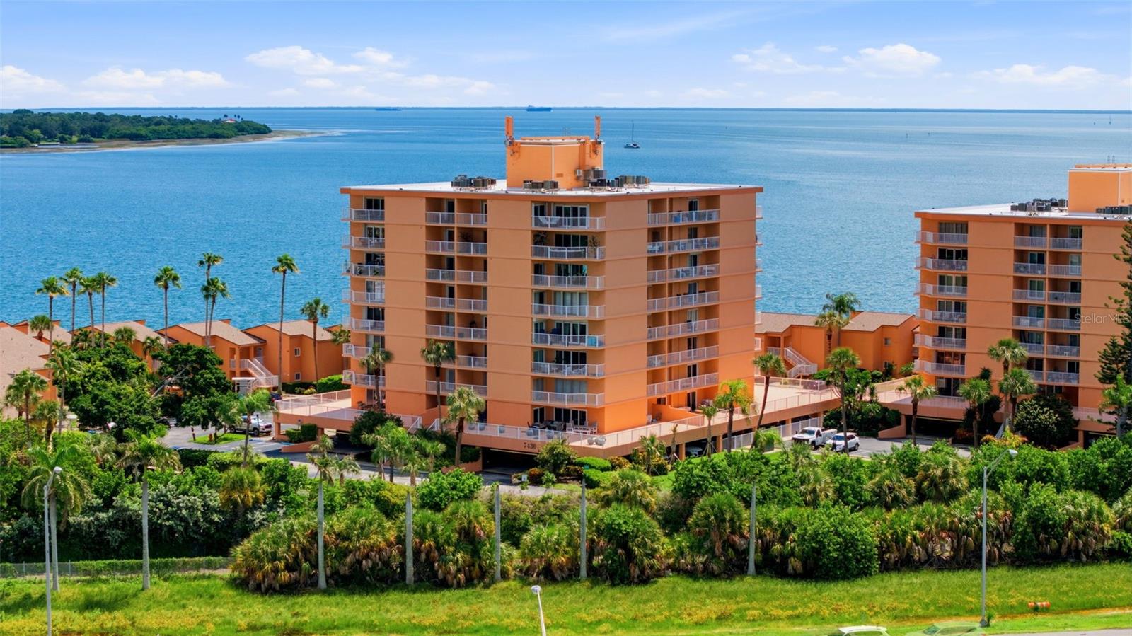 7430 SUNSHINE SKYWAY LANE S, #901, St Petersburg, FL 33711