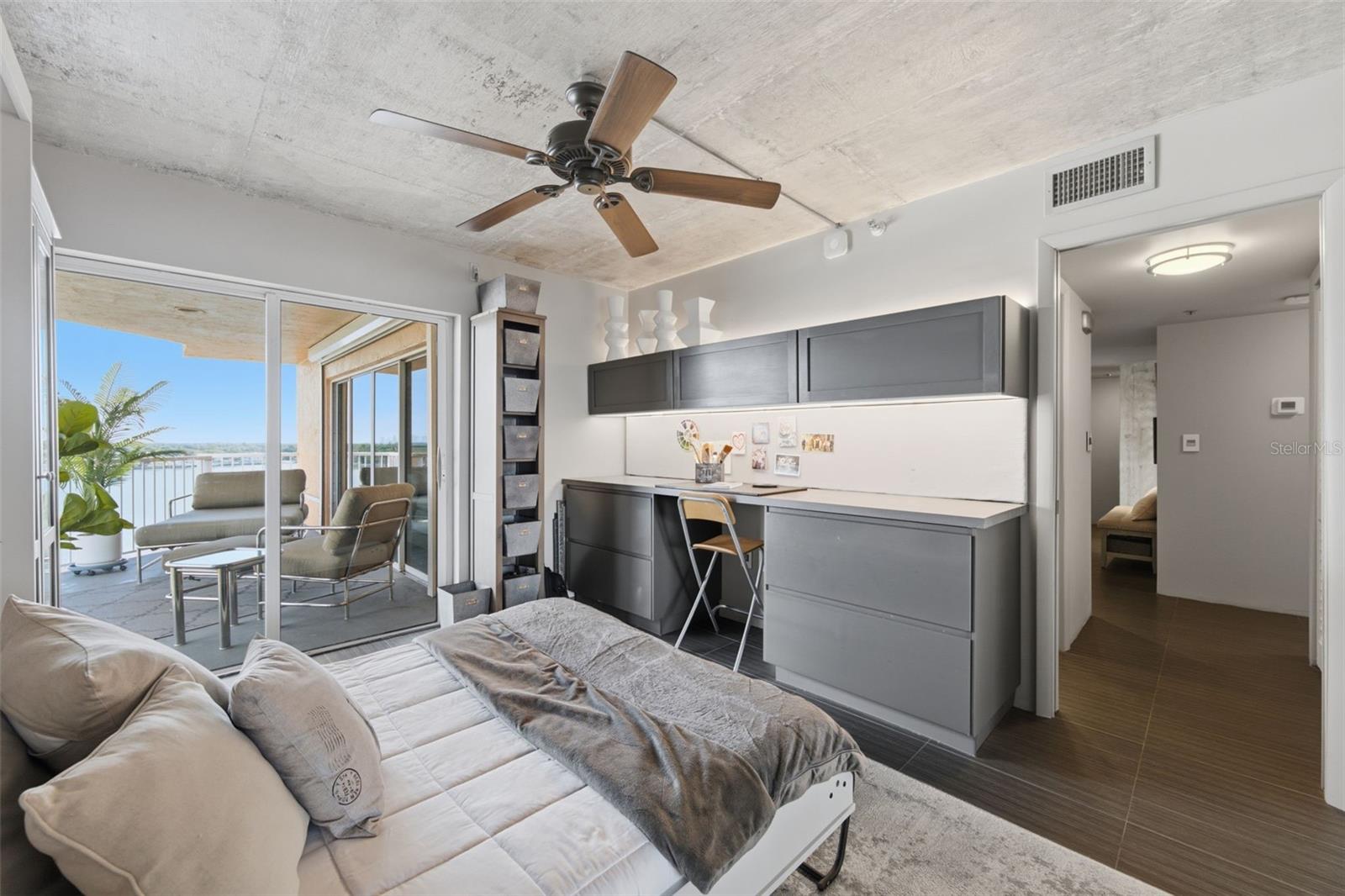7430 SUNSHINE SKYWAY LANE S, #901, St Petersburg, FL 33711