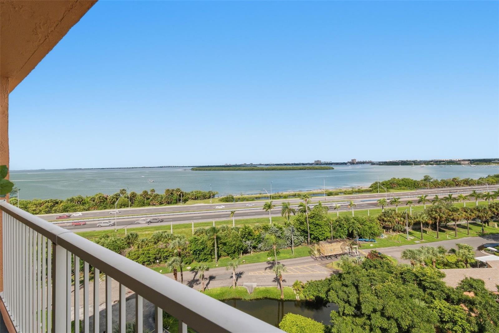 7430 SUNSHINE SKYWAY LANE S, #901, St Petersburg, FL 33711