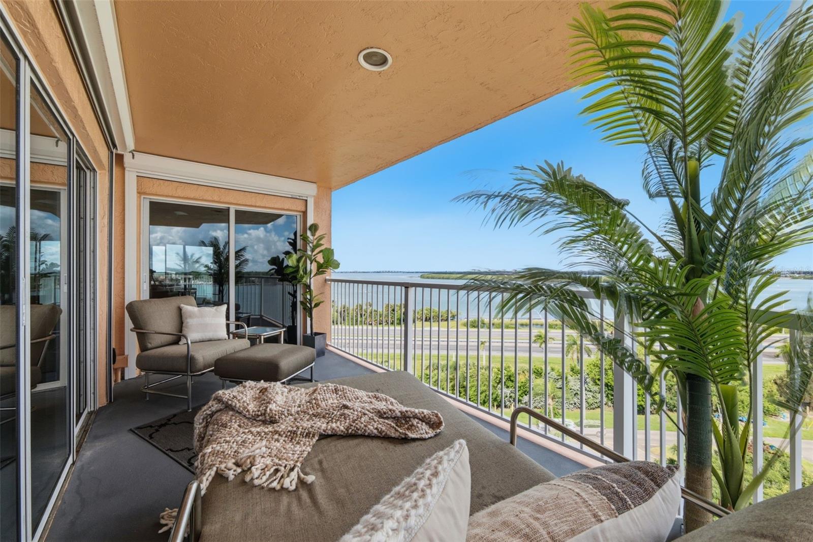 7430 SUNSHINE SKYWAY LANE S, #901, St Petersburg, FL 33711