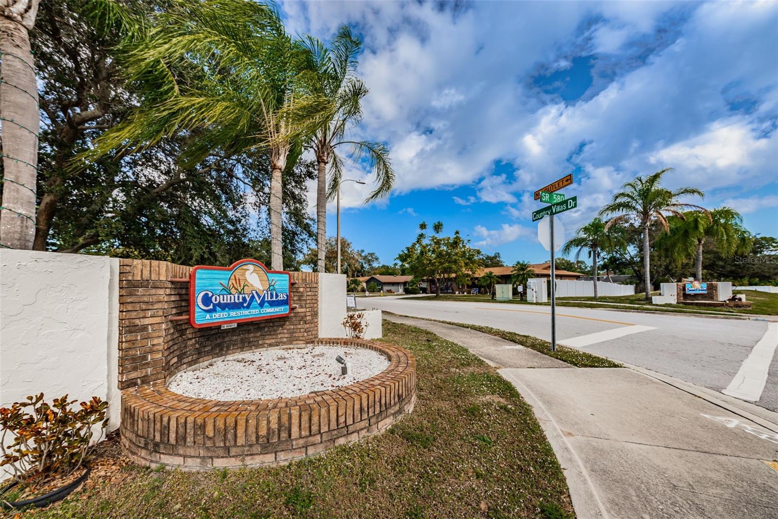 203 HILLCREST DRIVE, Safety Harbor, FL 34695 203 HILLCREST DRIVE, Safety Harbor, FL 34695