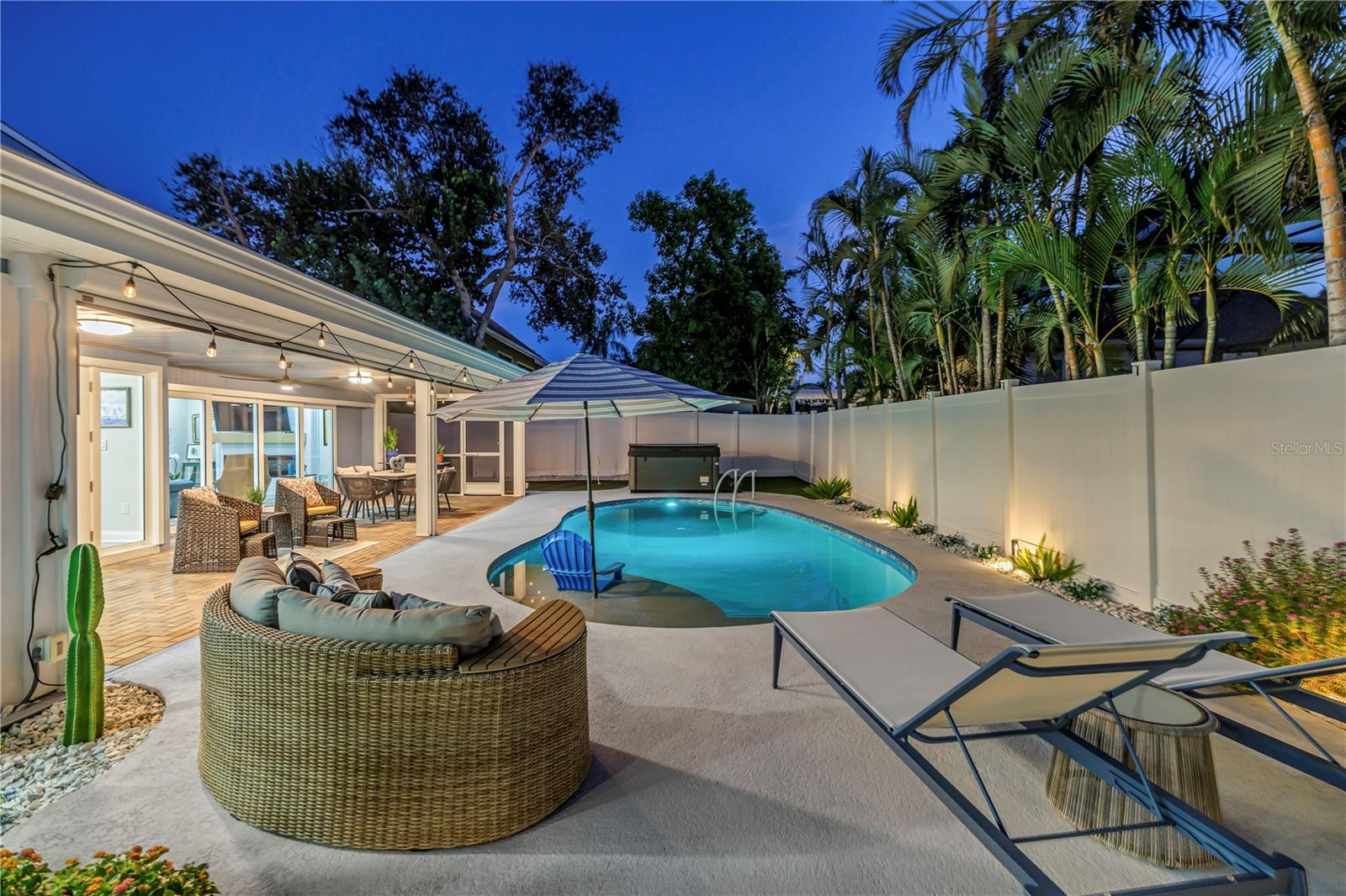 Covered and uncovered areas for your enjoyment.