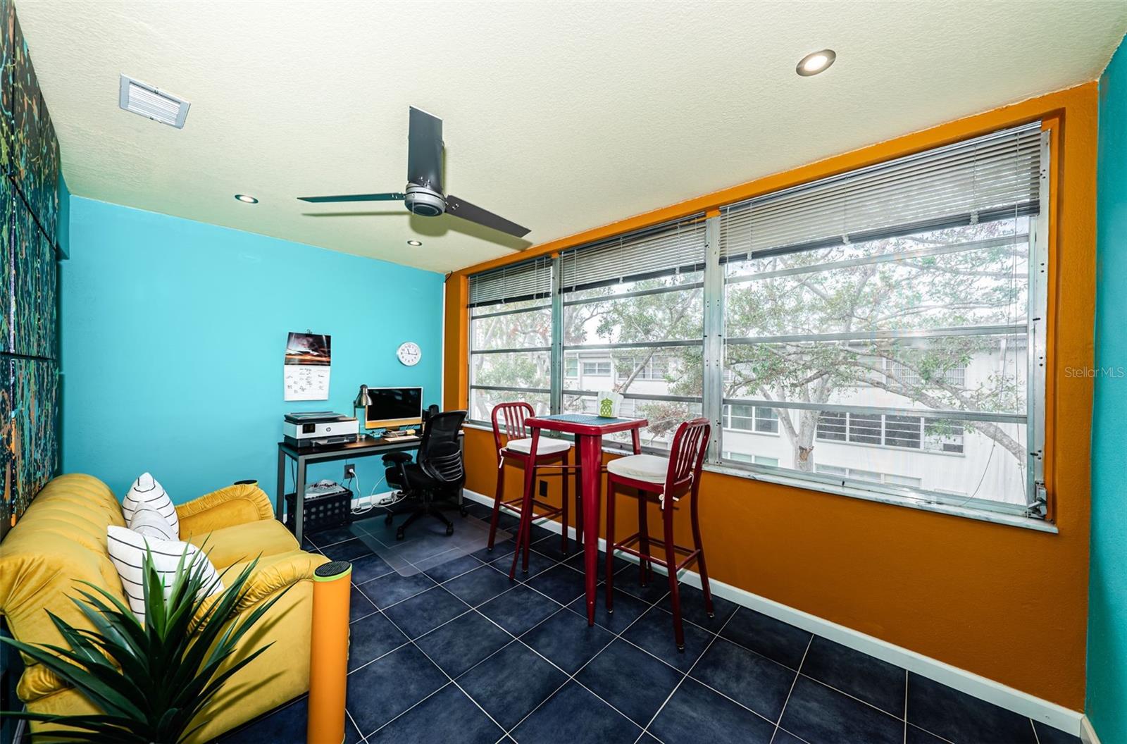 Light, bright Florida room