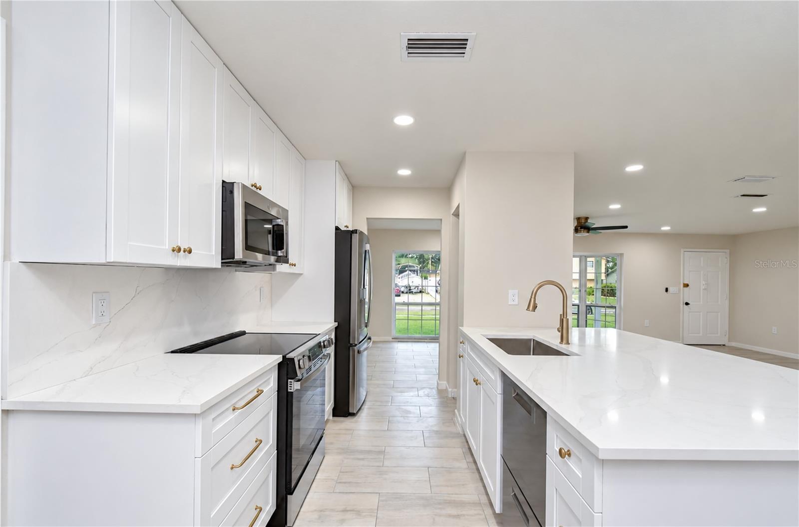 8013 W ELM STREET, Tampa, FL 33615