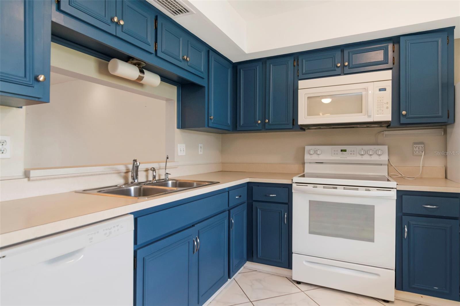 2569 LAURELWOOD DRIVE, #11B, Clearwater, FL 33763