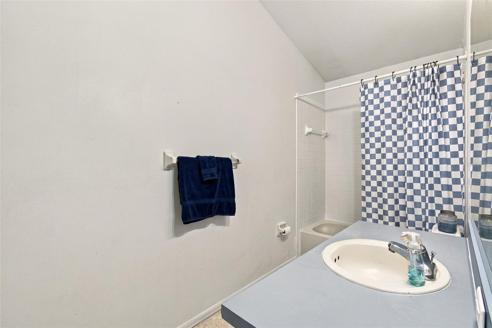 8102 STONEFIELD, Tampa, FL 33635