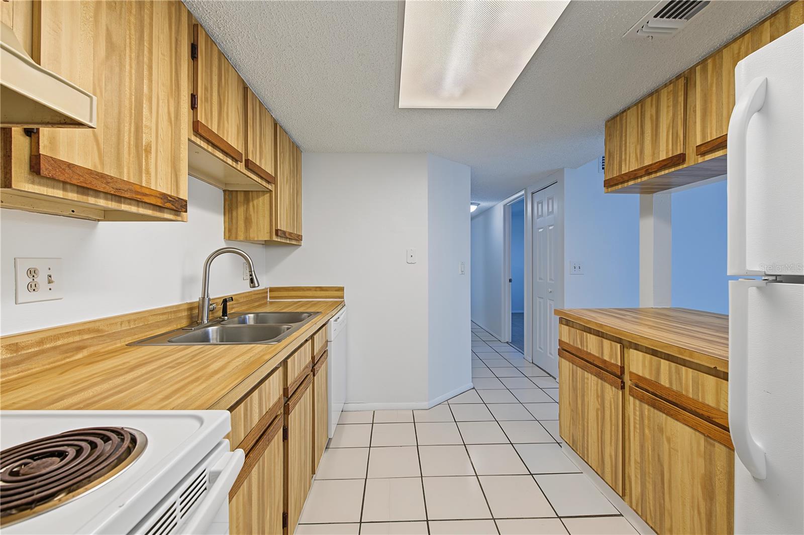 127 CAMPHOR DRIVE, #E, Oldsmar, FL 34677