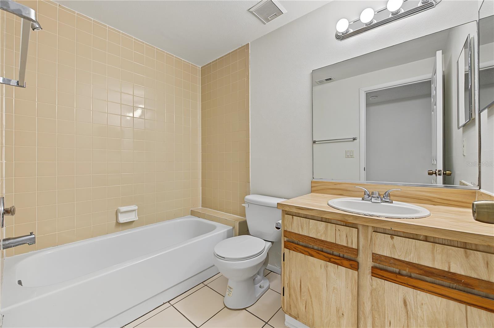 127 CAMPHOR DRIVE, #E, Oldsmar, FL 34677