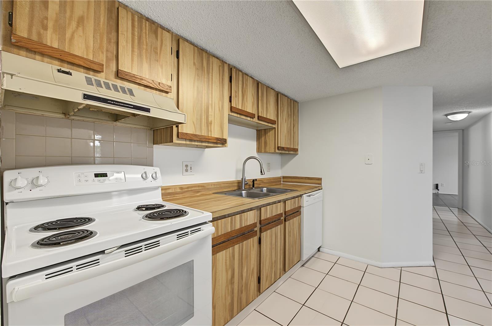 127 CAMPHOR DRIVE, #E, Oldsmar, FL 34677