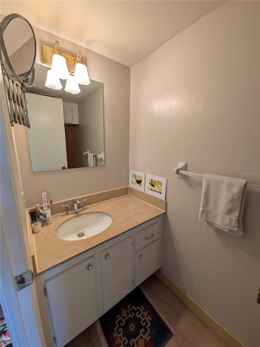 1/2 bath