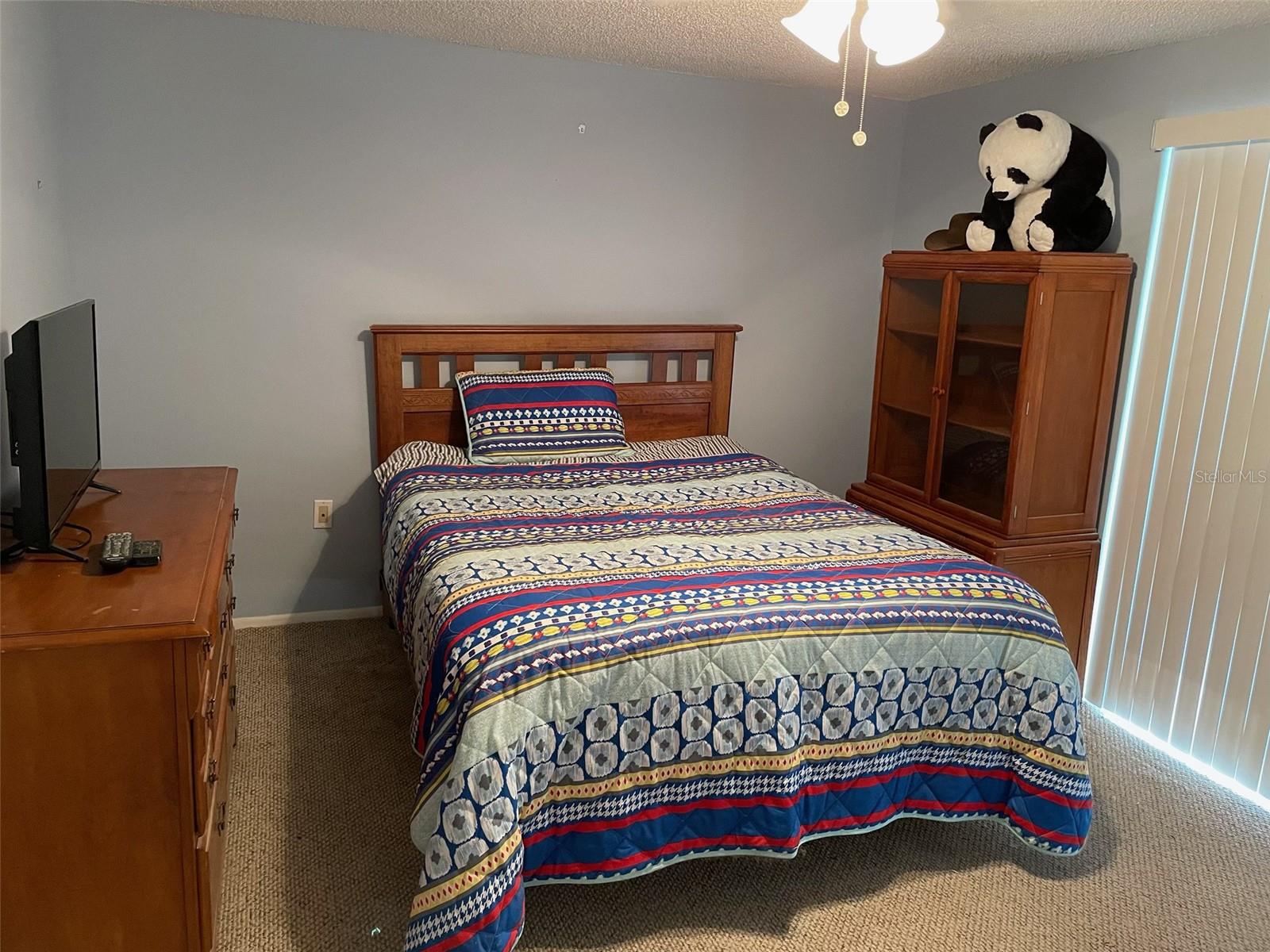 Spacious bedroom.