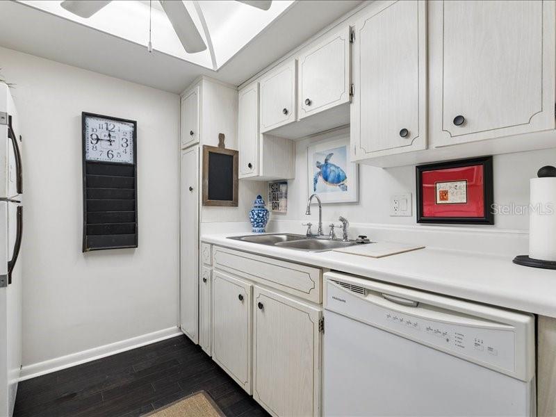650 PINELLAS POINT DRIVE S, #240, St Petersburg, FL 33705
