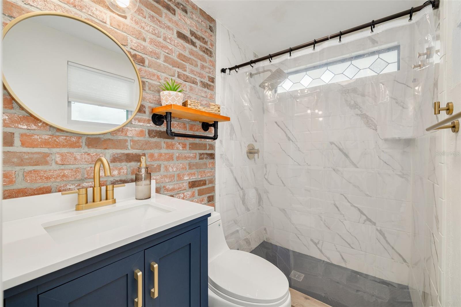 Full Bathroom 2