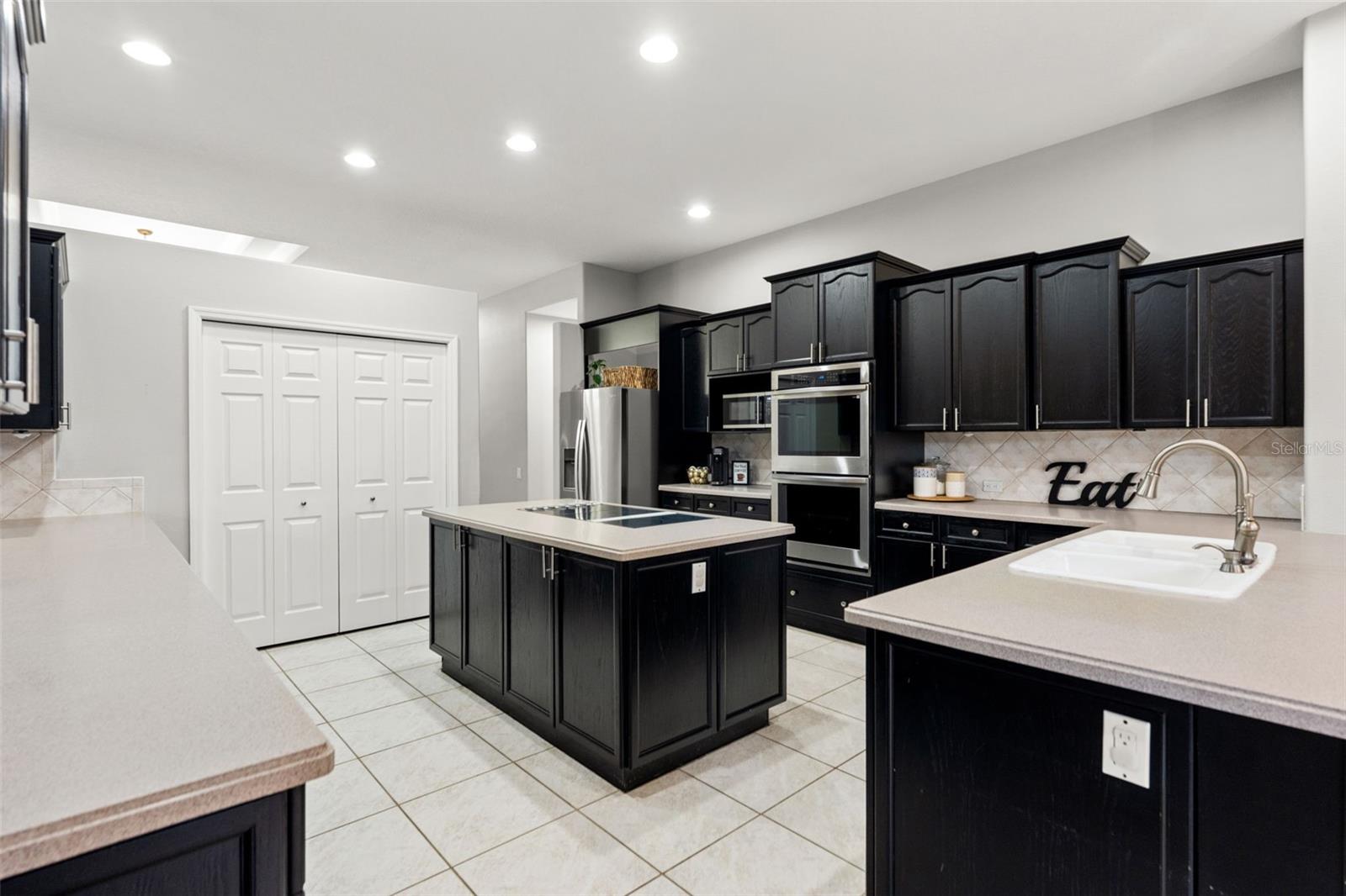 6029 HAMMOCK HILL AVENUE, Lithia, FL 33547