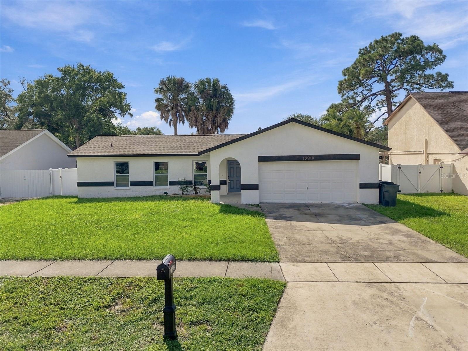 13918 BRIARDALE LANE, Tampa, FL 33618