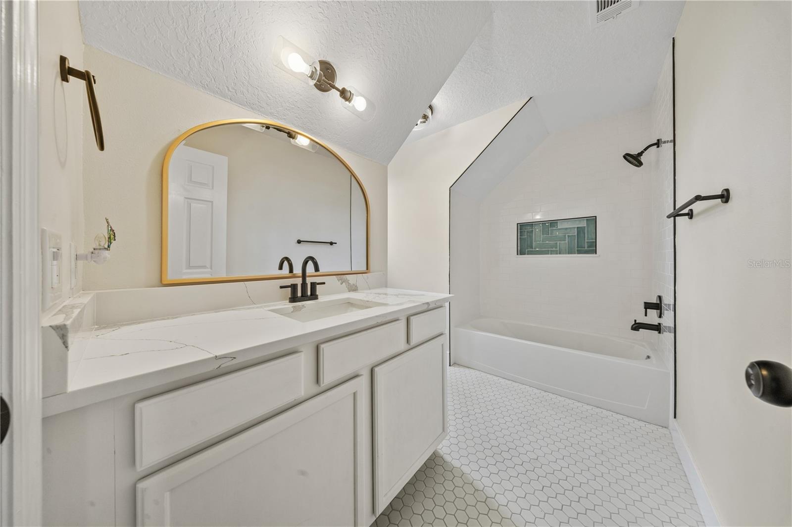 1456 N JASMINE AVENUE, Tarpon Springs, FL 34689
