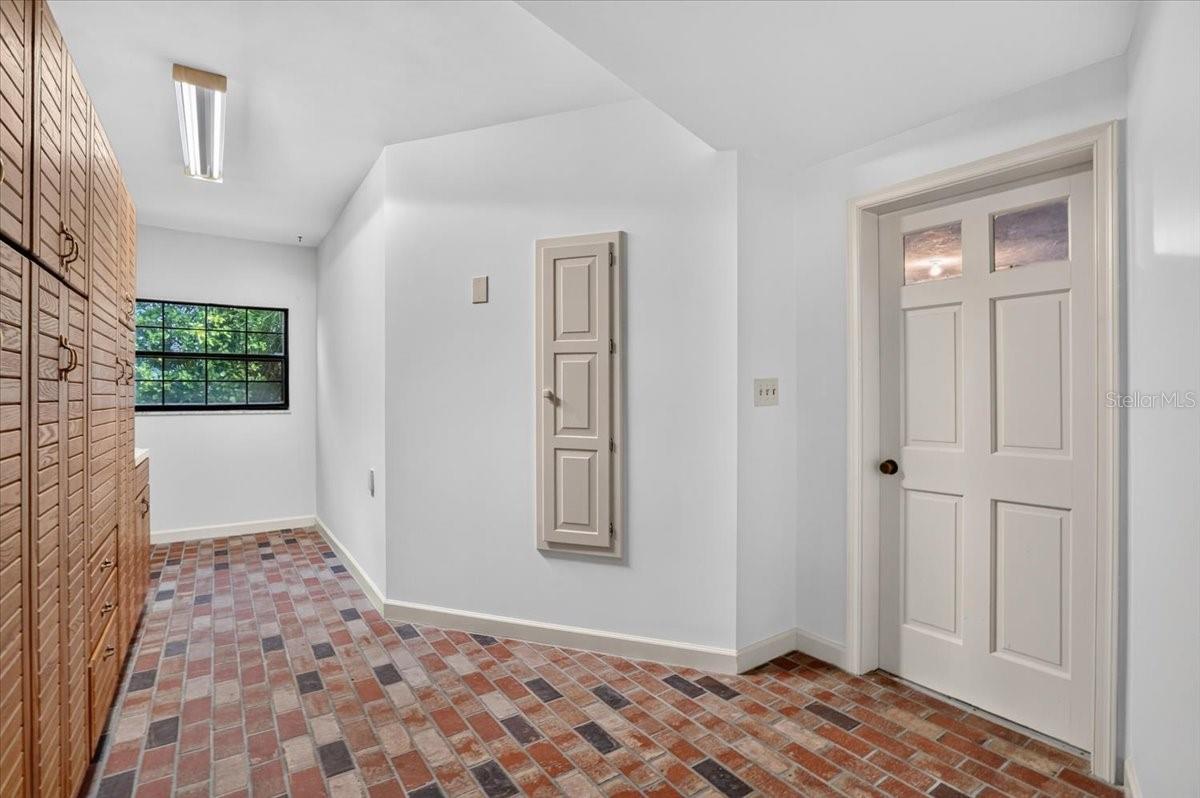 2278 KINGS POINT DRIVE, Largo, FL 33774