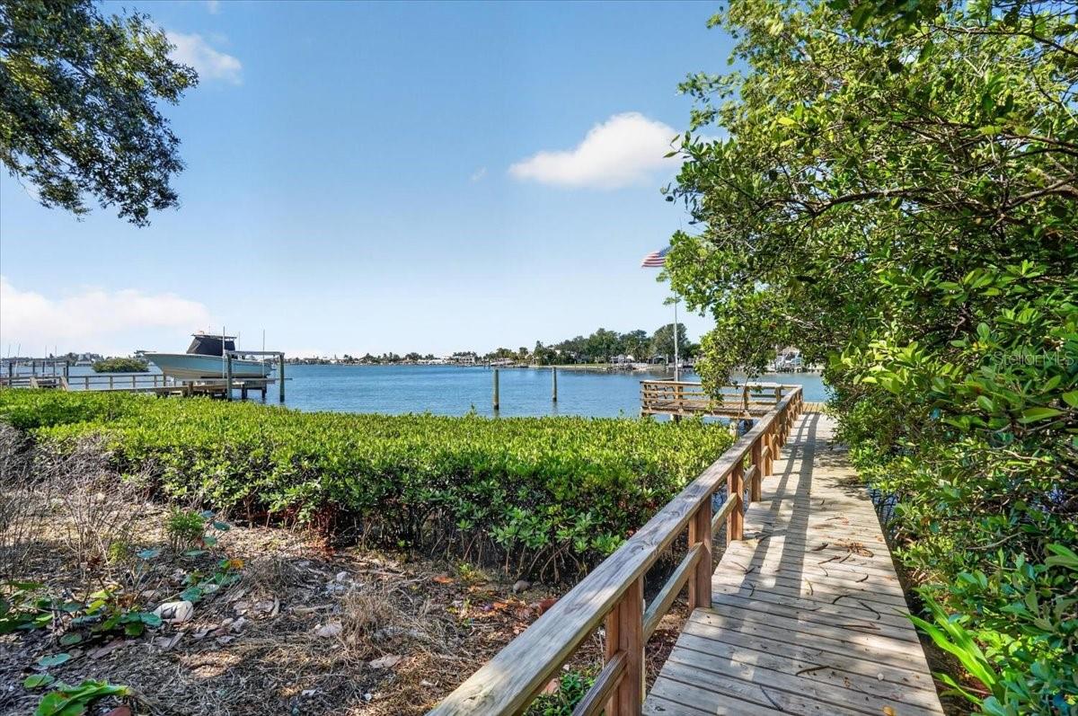 2278 KINGS POINT DRIVE, Largo, FL 33774