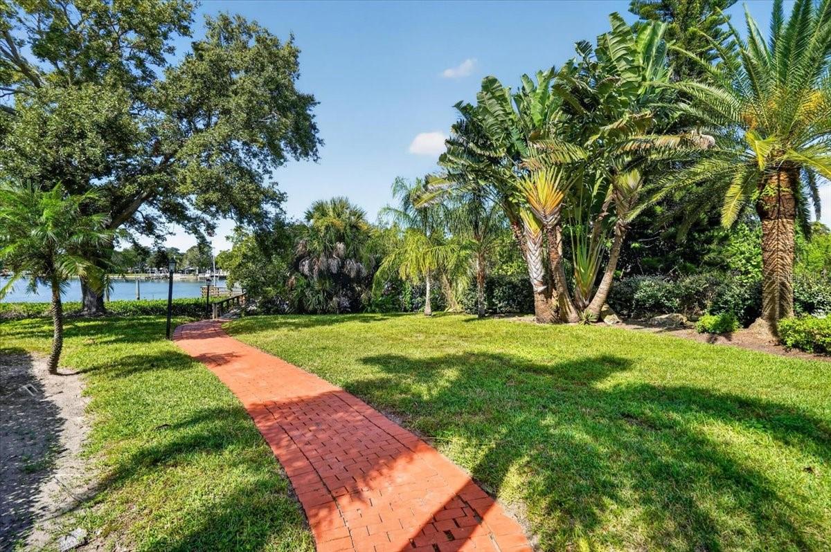 2278 KINGS POINT DRIVE, Largo, FL 33774