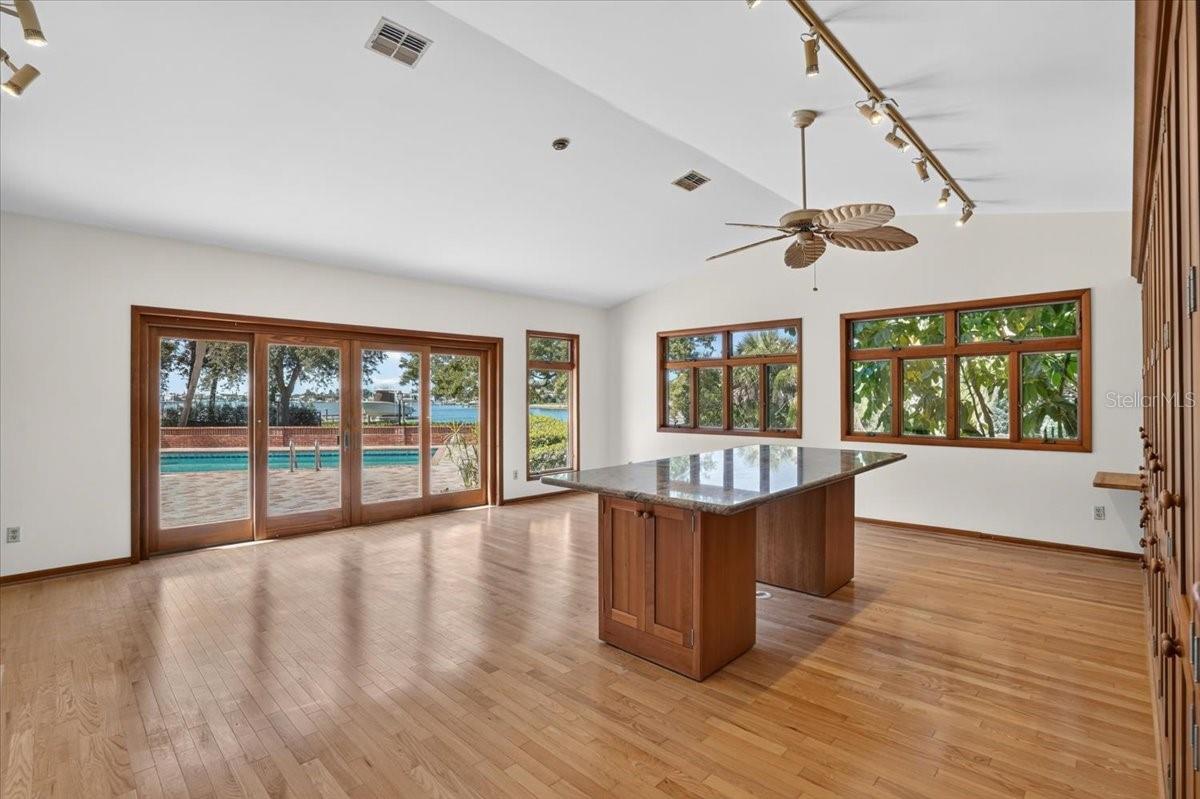 2278 KINGS POINT DRIVE, Largo, FL 33774