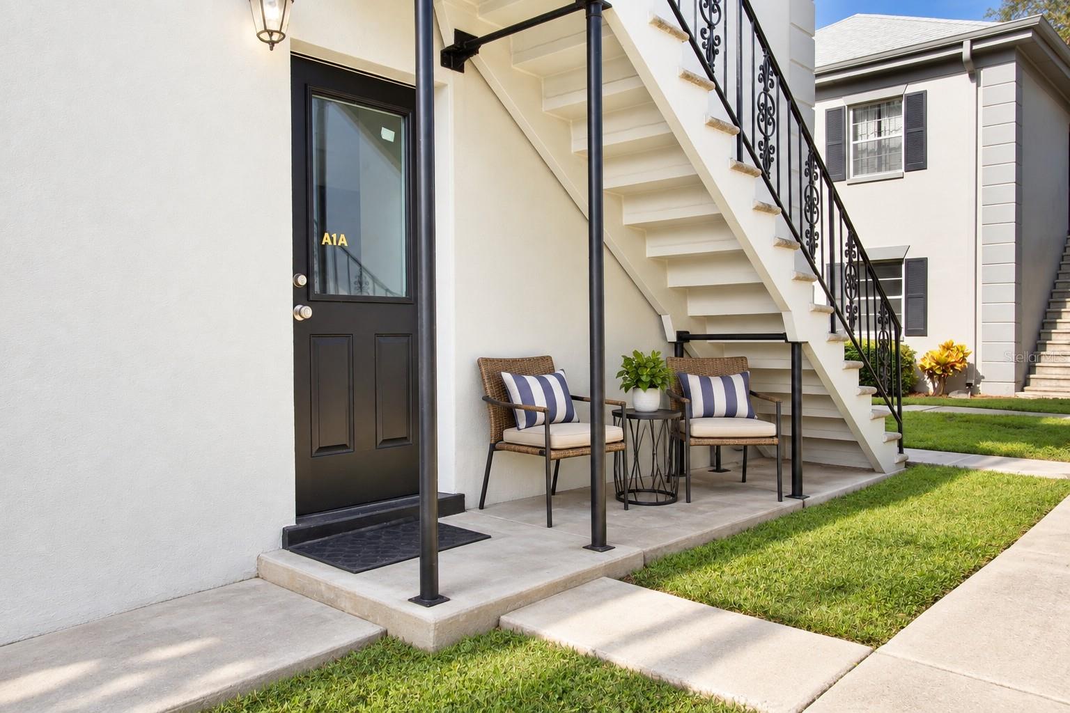 Virtualy Staged - back entrance