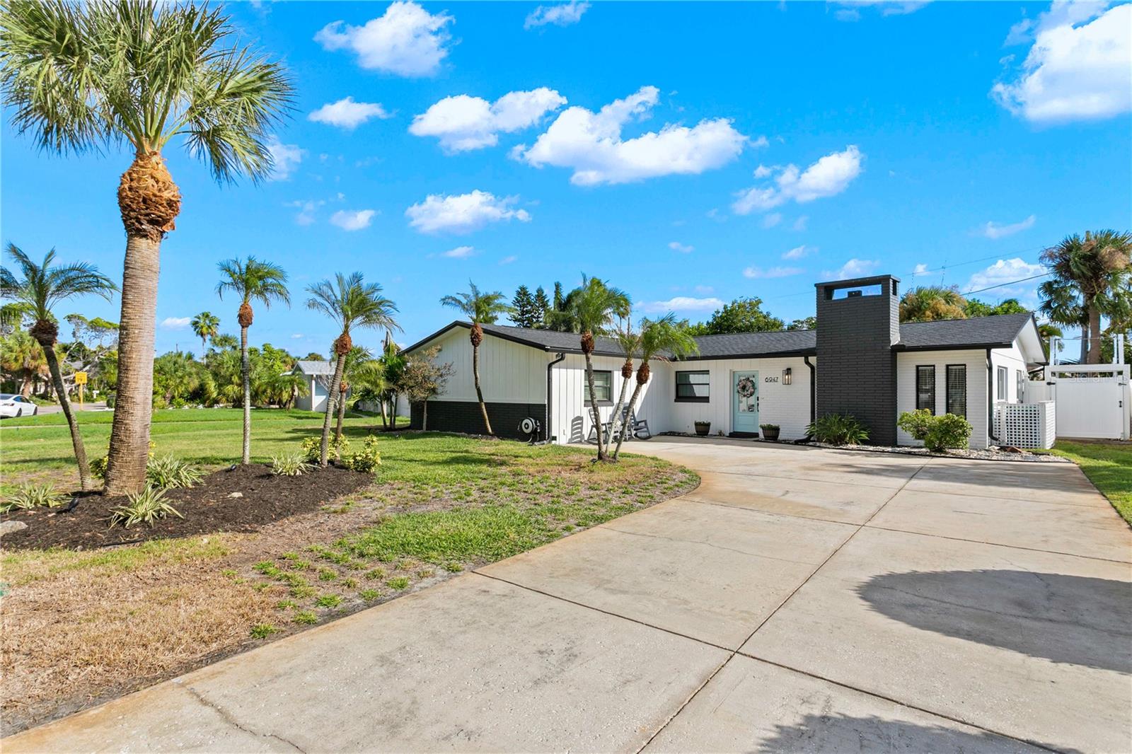 6947 S SHORE DRIVE, South Pasadena, FL 33707