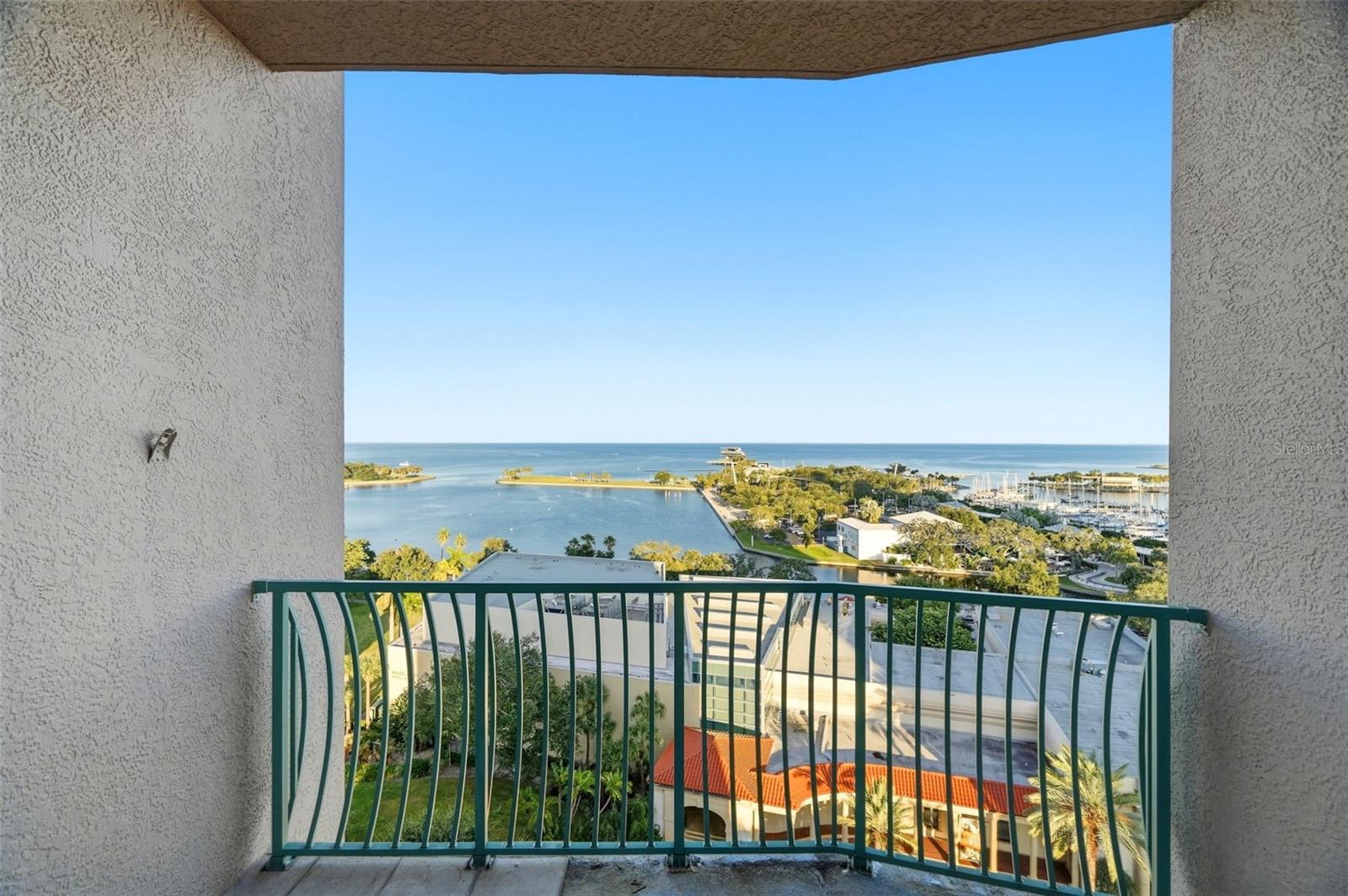 288 BEACH DRIVE NE, #10B, St Petersburg, FL 33701