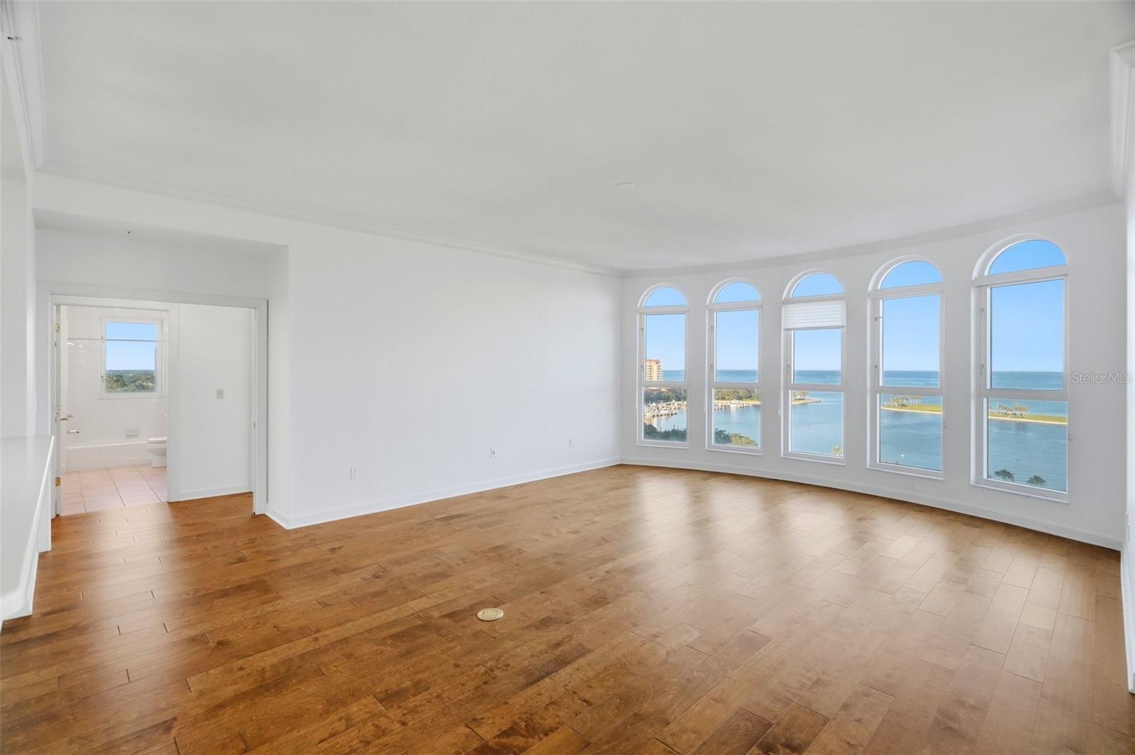 288 BEACH DRIVE NE, #10B, St Petersburg, FL 33701