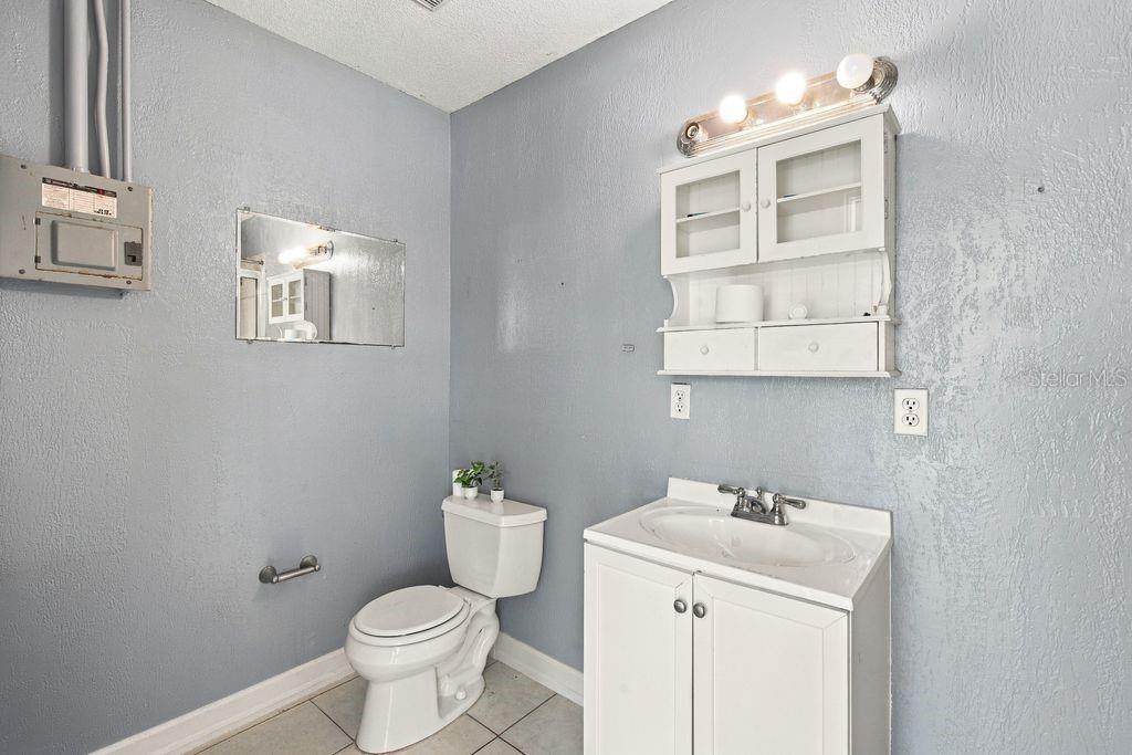 3909 W POWHATAN AVENUE, Tampa, FL 33614