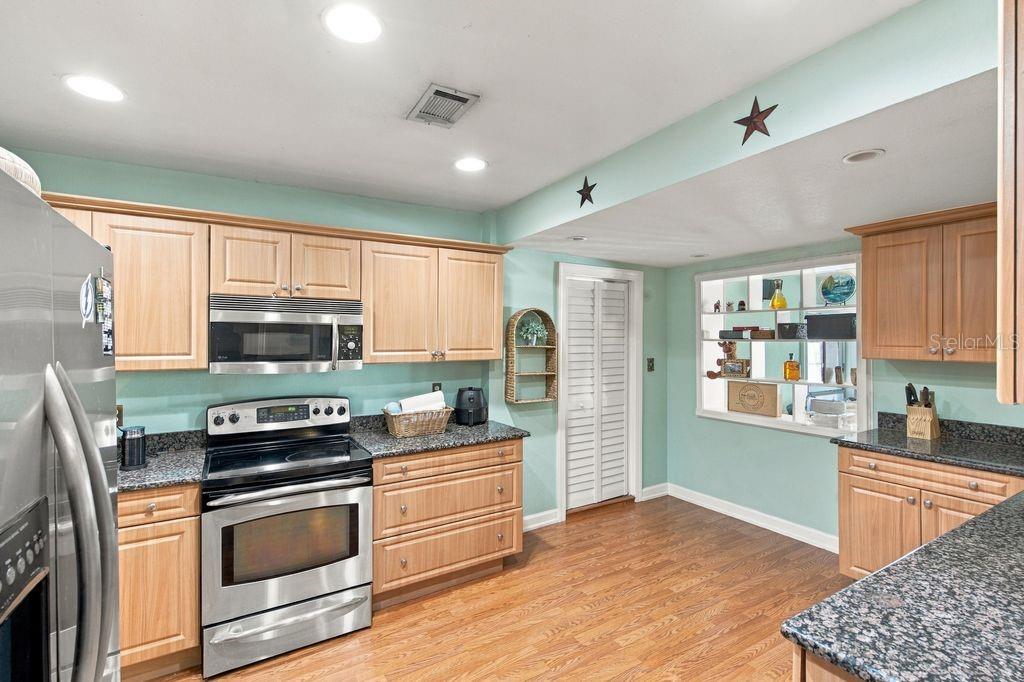 3909 W POWHATAN AVENUE, Tampa, FL 33614