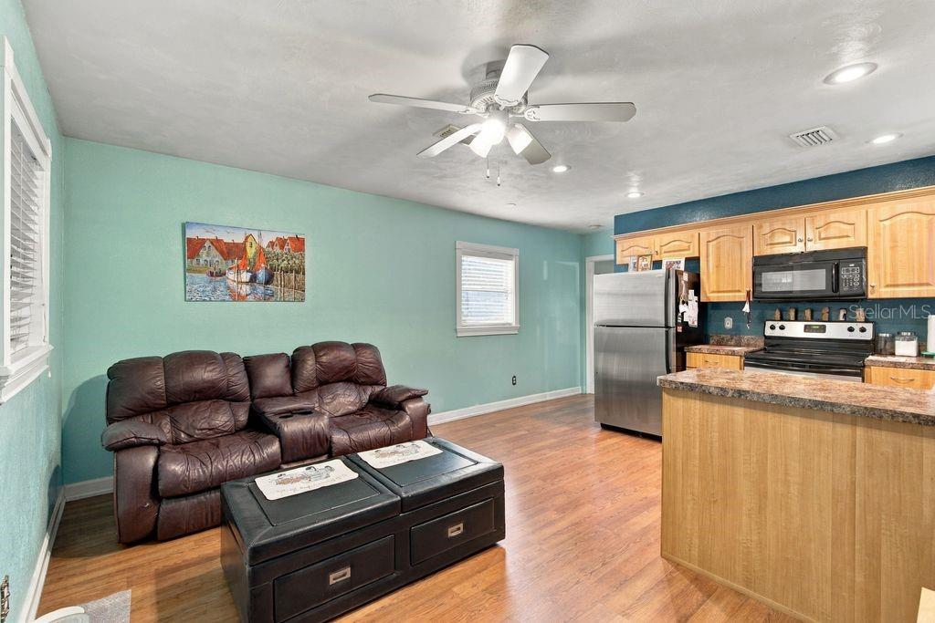 3909 W POWHATAN AVENUE, Tampa, FL 33614