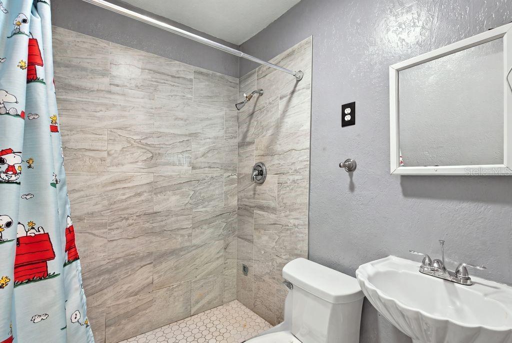 3909 W POWHATAN AVENUE, Tampa, FL 33614