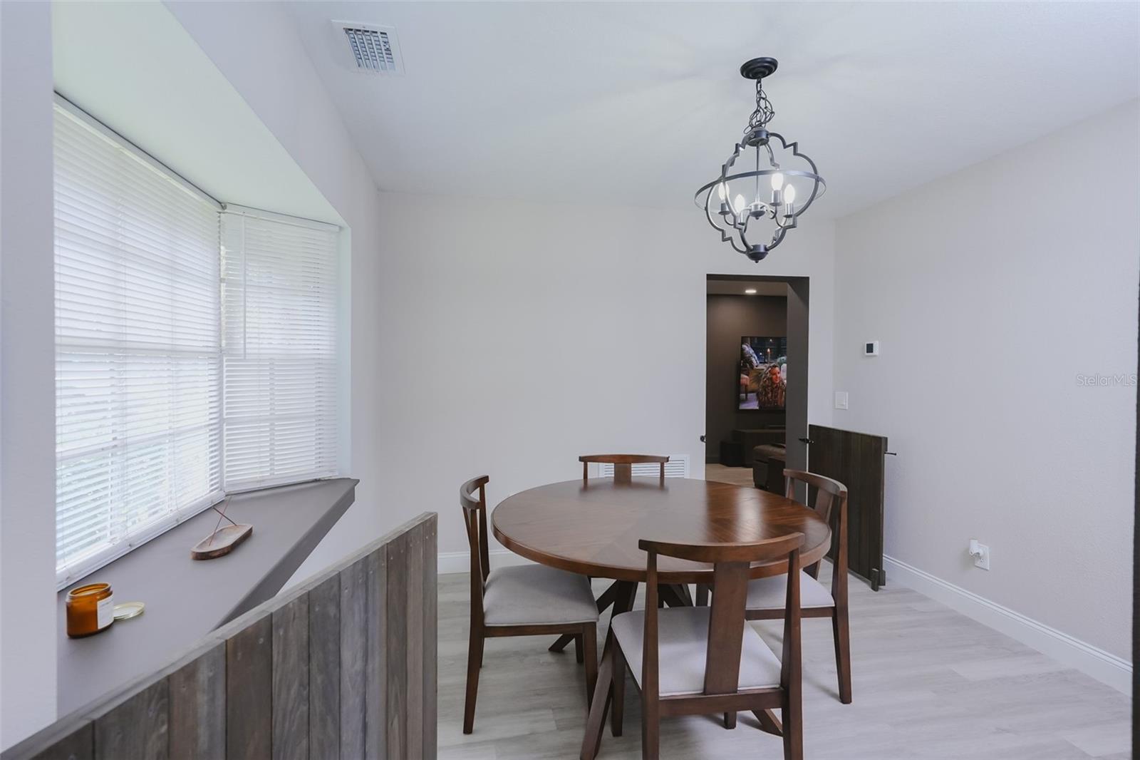 Dining room & bay windows