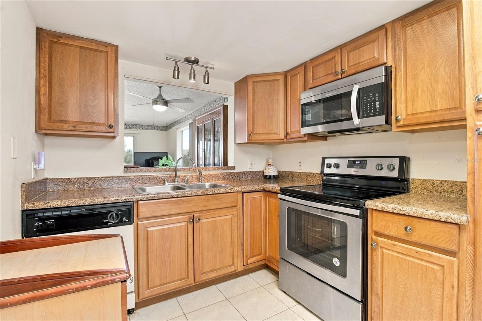 6308 NEWTOWN CIRCLE, #8B5, Tampa, FL 33615