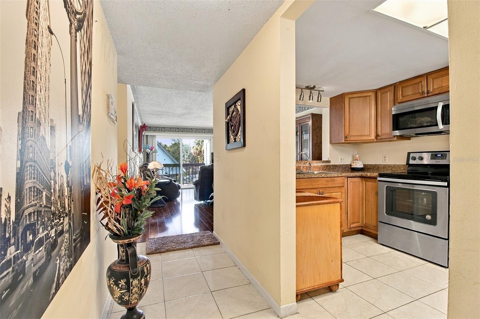 6308 NEWTOWN CIRCLE, #8B5, Tampa, FL 33615