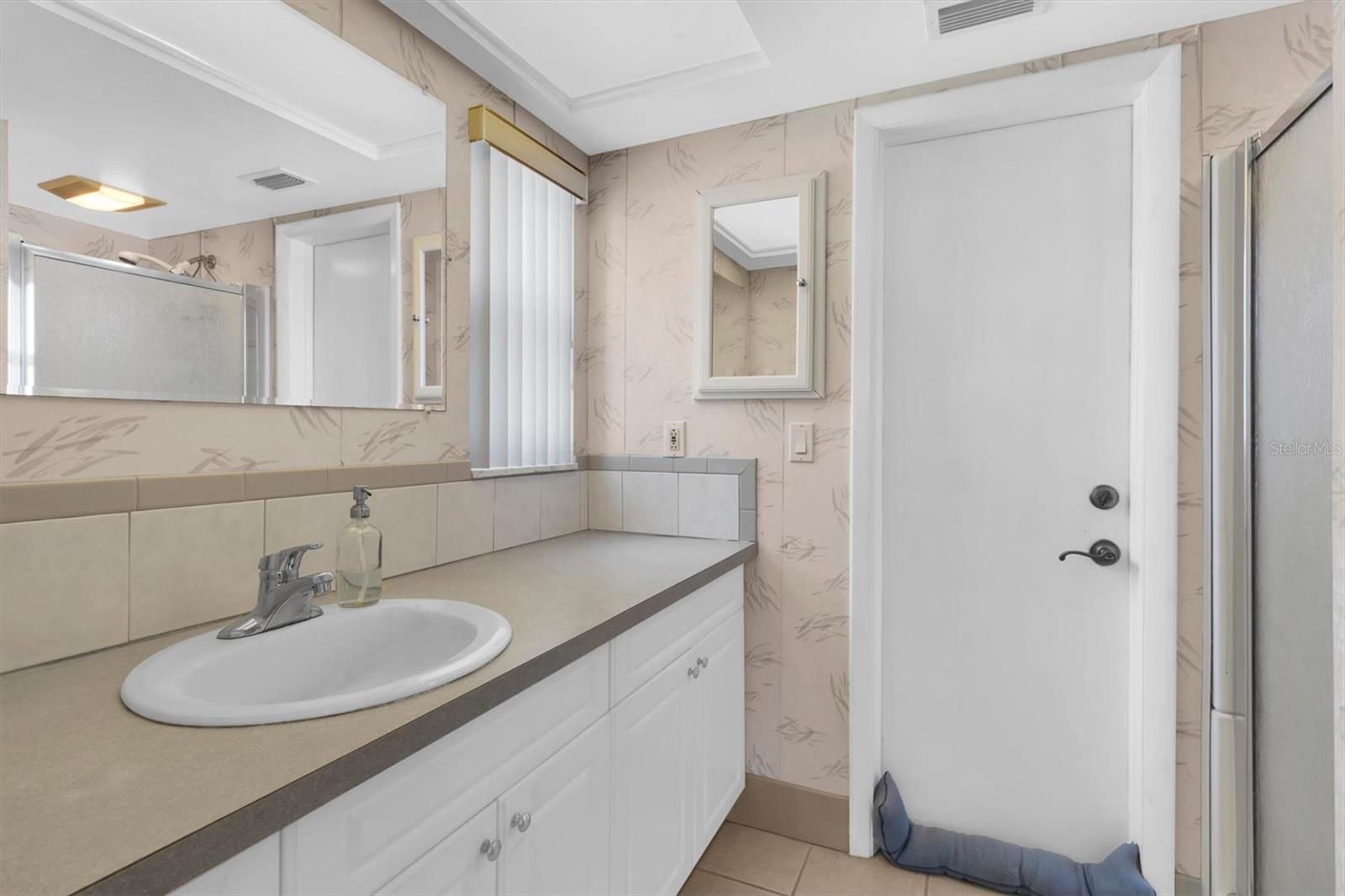 13800 87TH AVENUE, Seminole, FL 33776