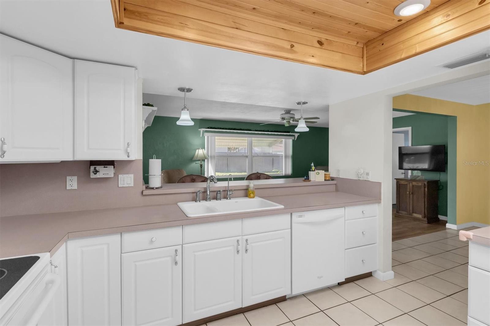 13800 87TH AVENUE, Seminole, FL 33776
