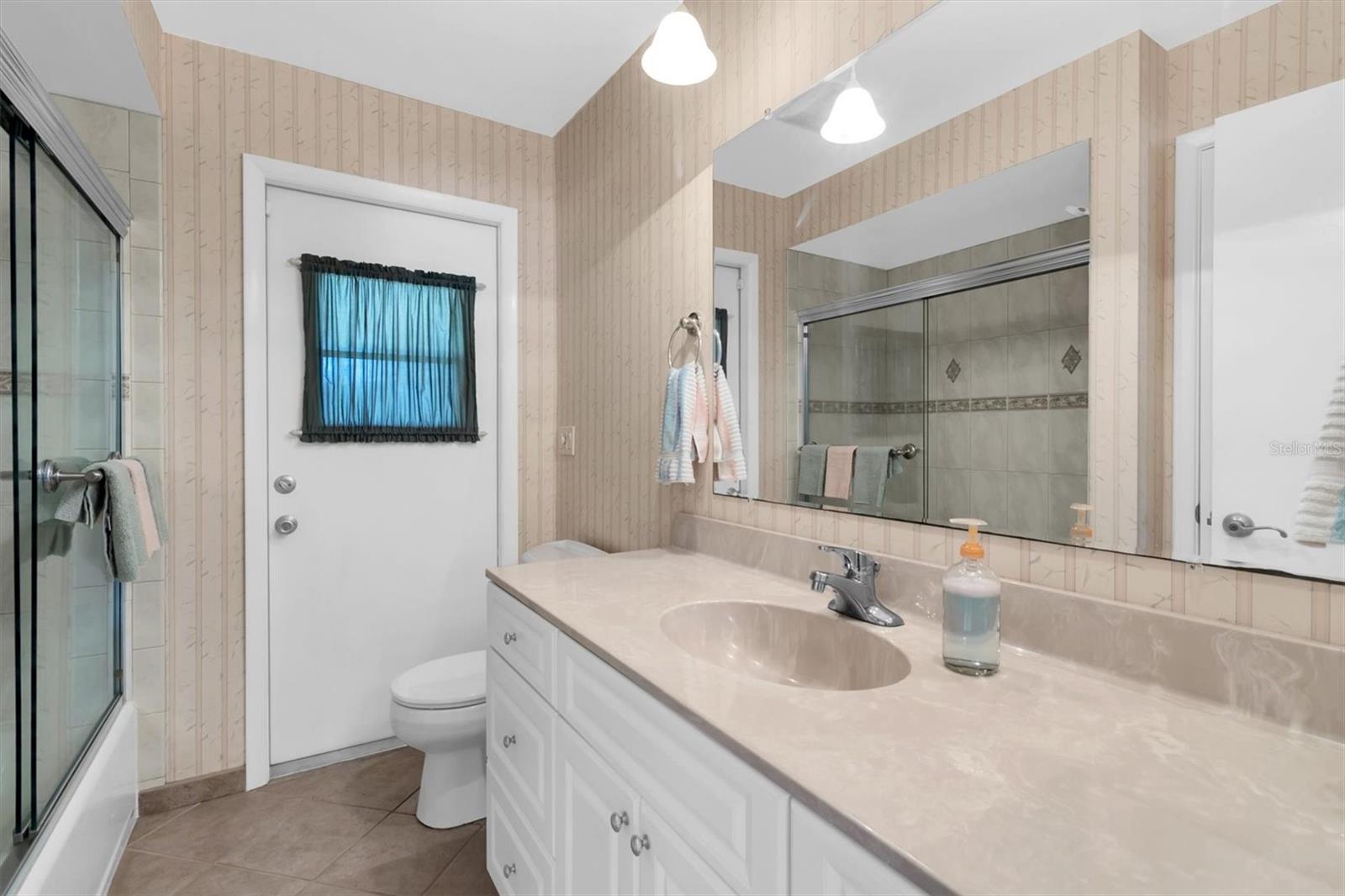 13800 87TH AVENUE, Seminole, FL 33776