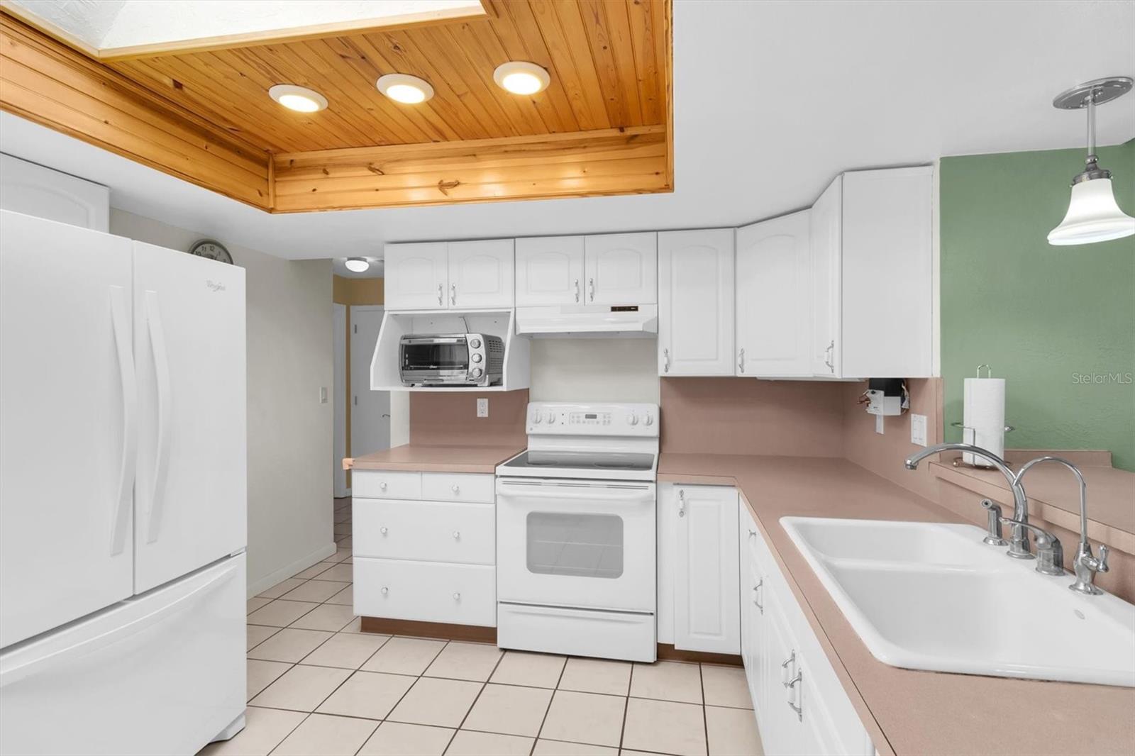 13800 87TH AVENUE, Seminole, FL 33776