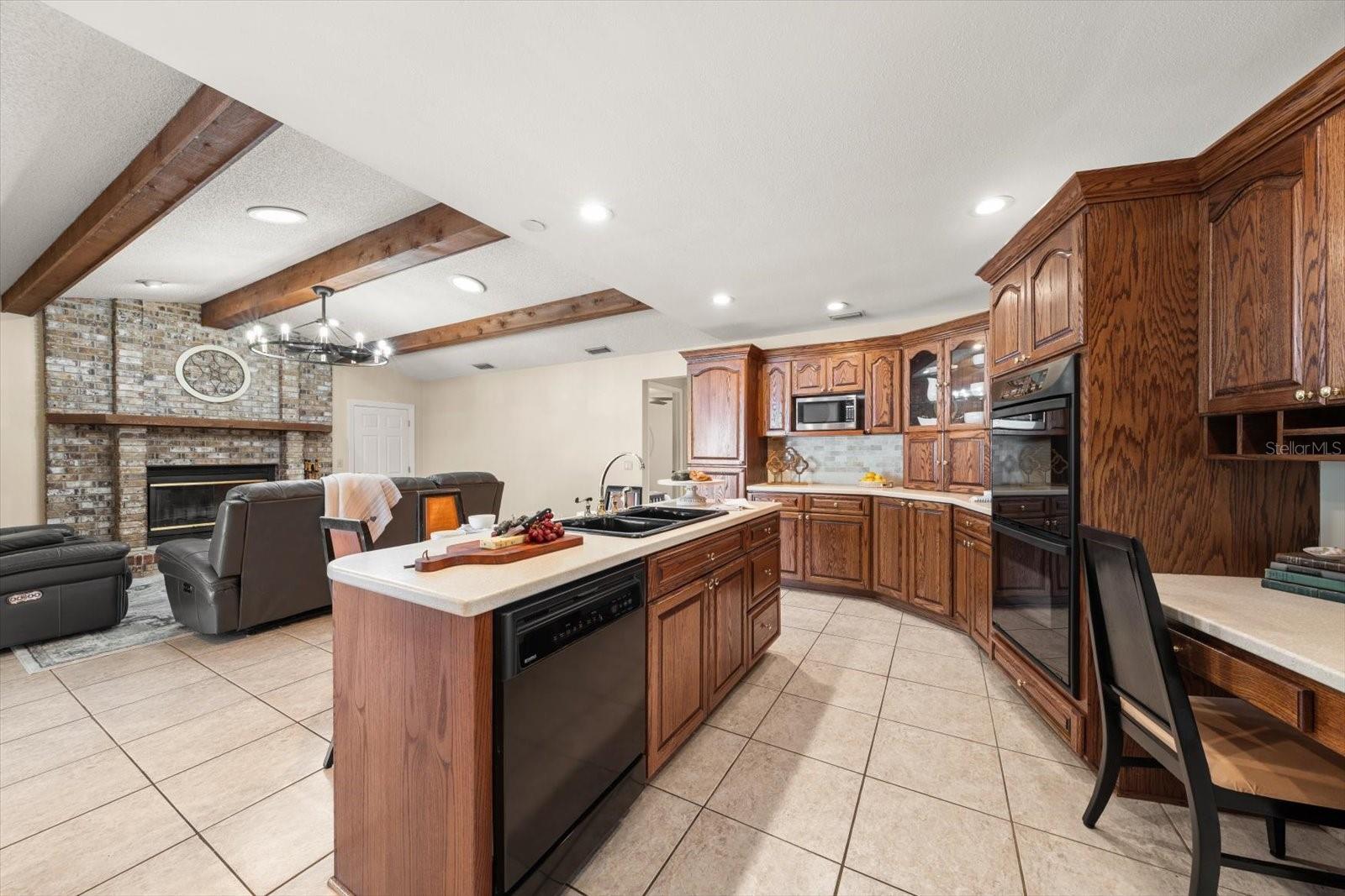 Never miss any of the action from this gourmet kitchen with dual ovens!