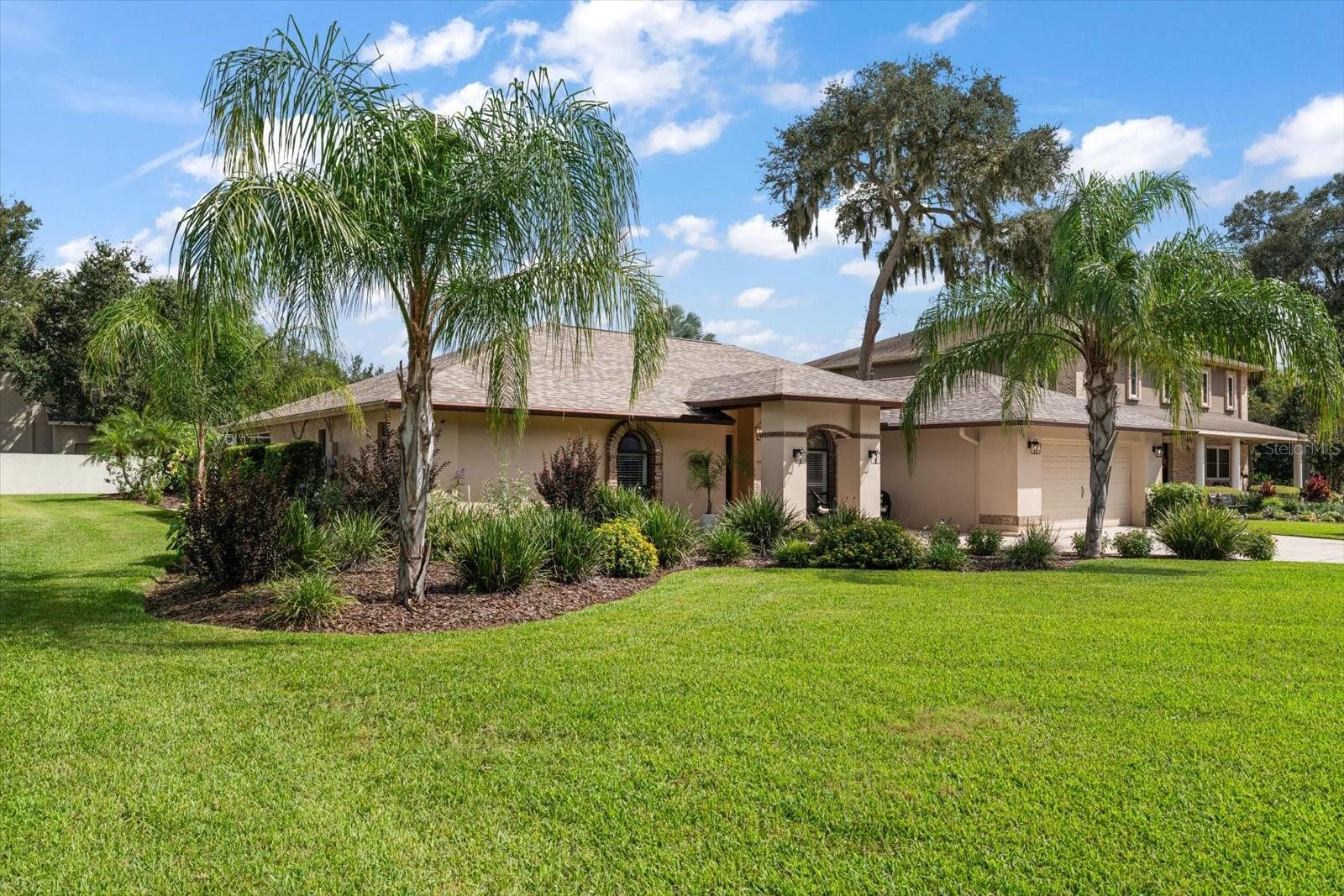 Valrico Oaks Beauty with all the curb appeal!