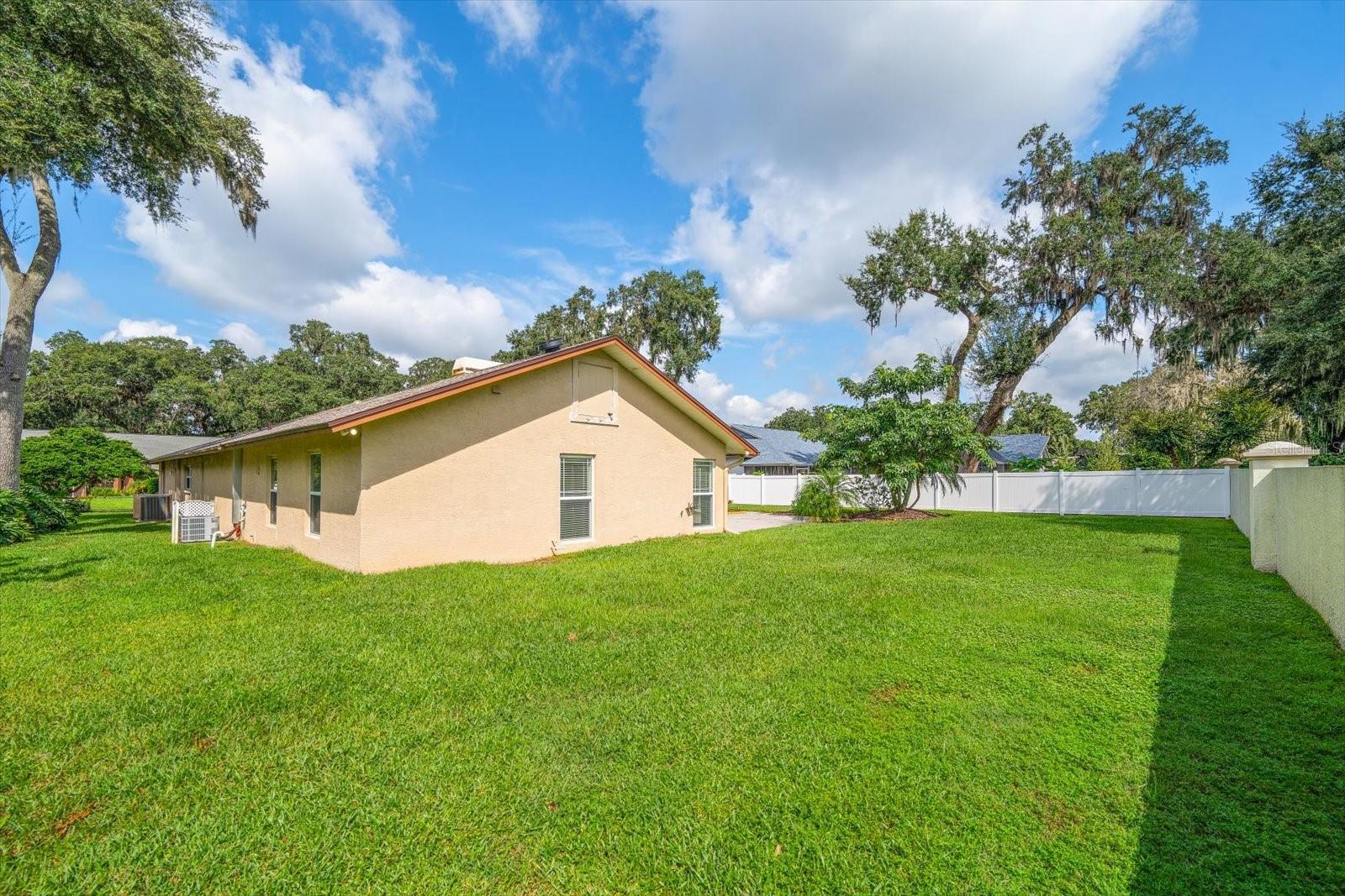 Lots of room for pups or hobbies!